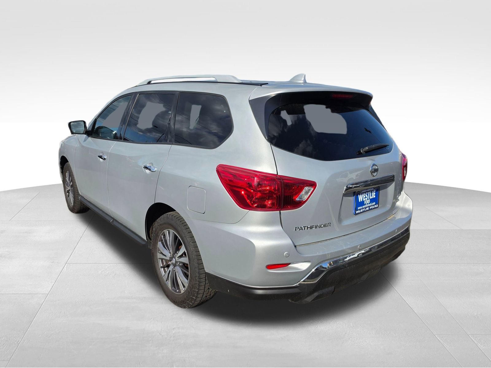 Used 2020 Nissan Pathfinder SL AWD/4WD image 2