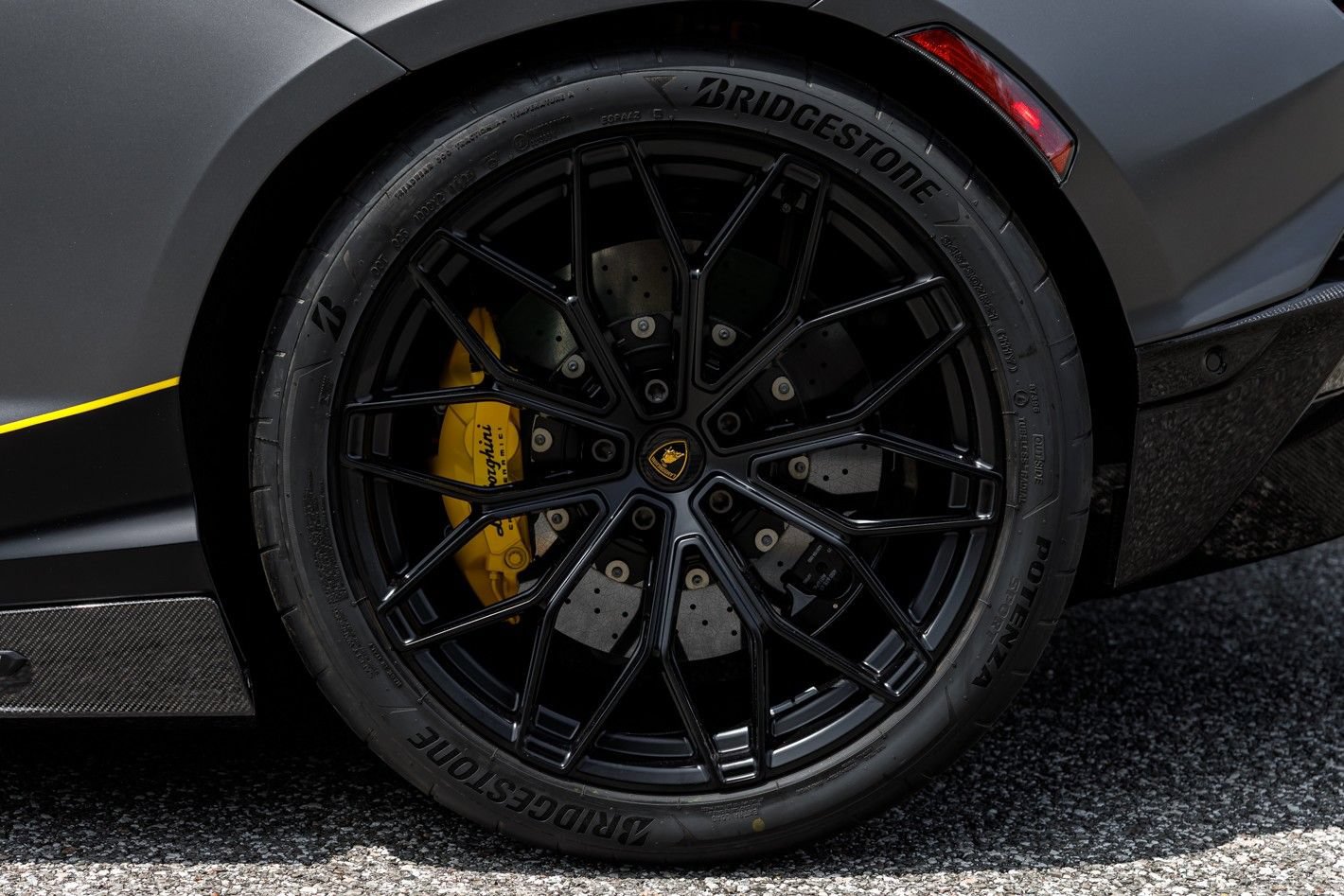 Used 2025 Lamborghini Revuelto AWD/4WD image 3