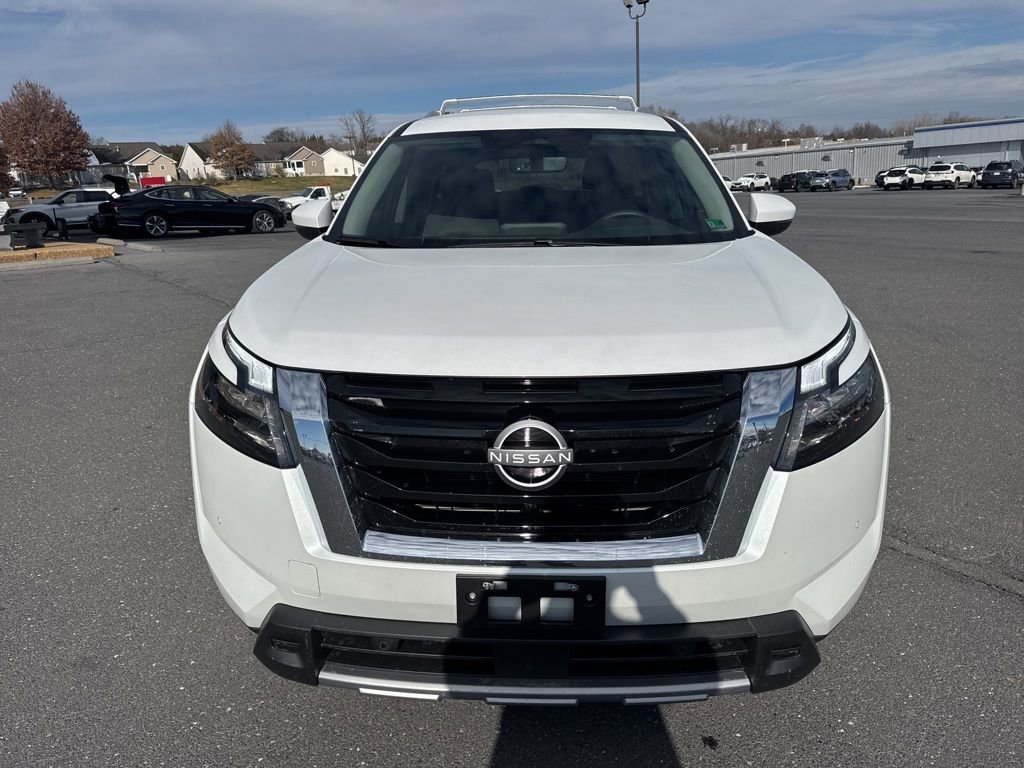 Used 2025 Nissan Pathfinder SL w/ Cargo Package image 8