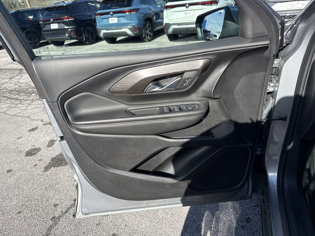 Used 2024 GMC Terrain SLE image 19