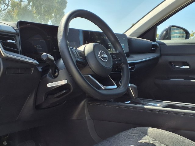 Certified 2025 Nissan Kicks SV AWD/4WD image 6