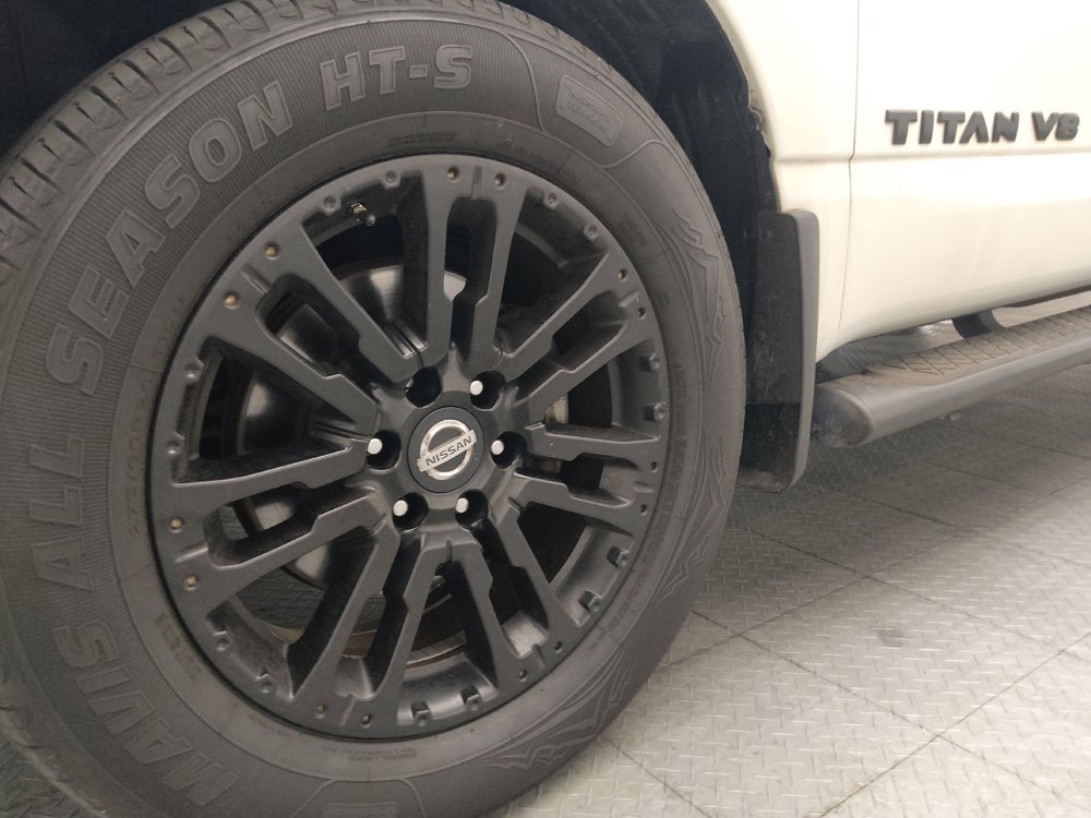 Used 2018 Nissan Titan SV w/ SV Convenience Package RWD image 31