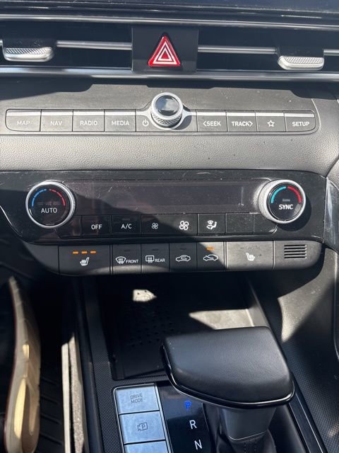 Used 2023 Hyundai Elantra Limited FWD image 17