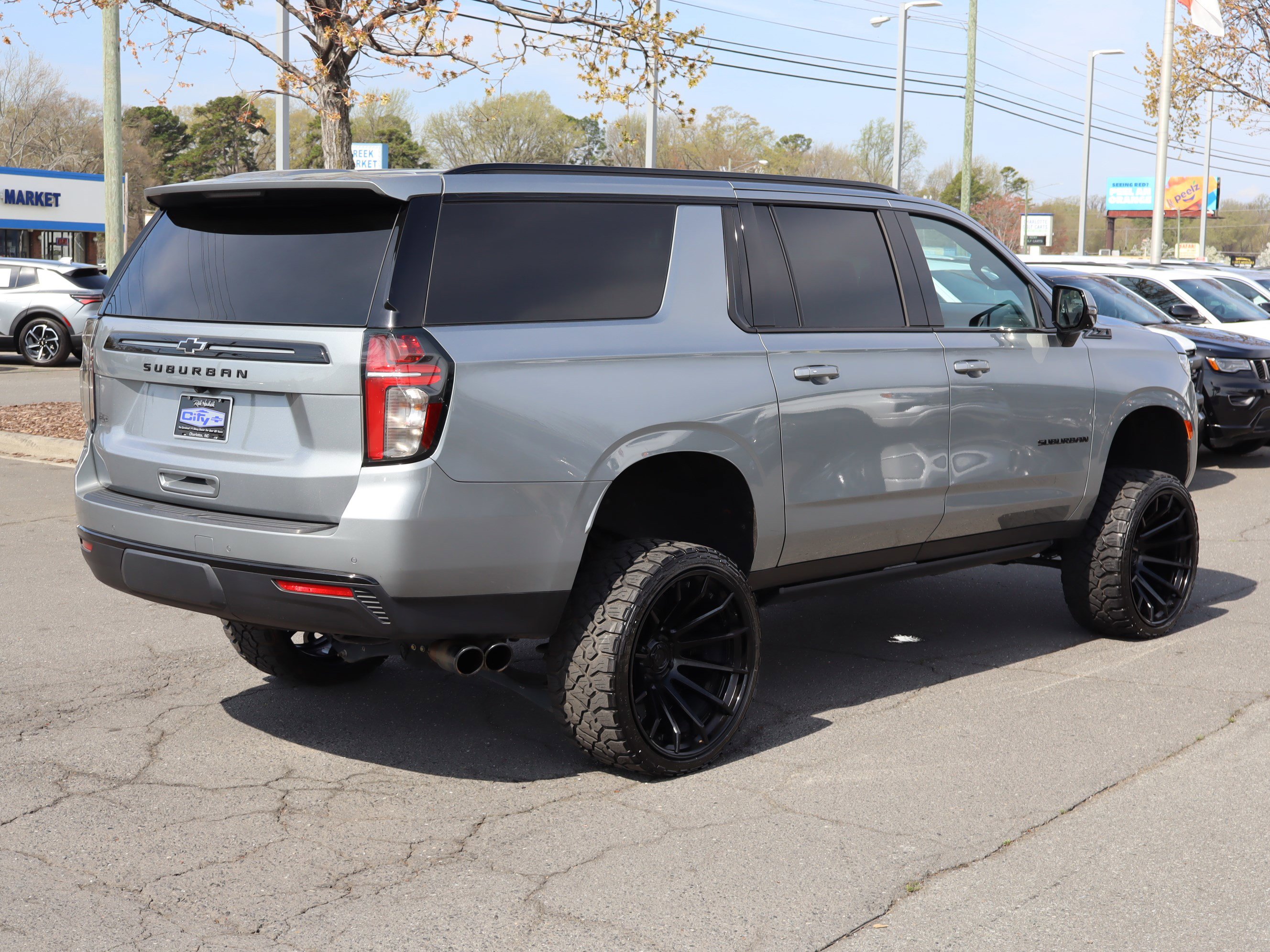 Used 2024 Chevrolet Suburban Z71 w/ Luxury Package image 10
