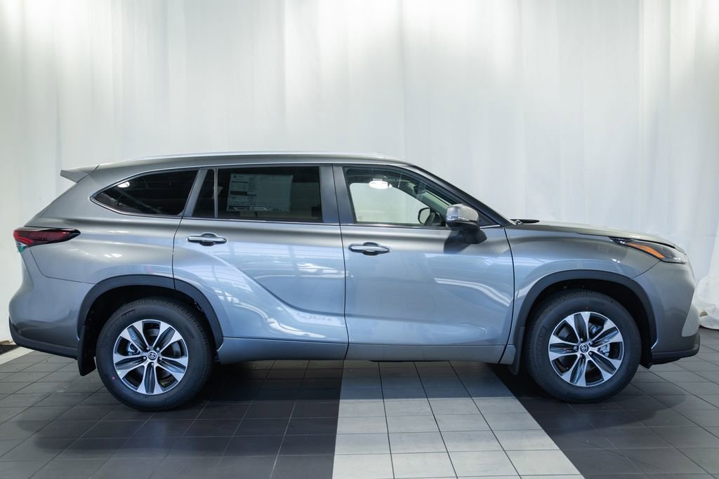 New 2026 Toyota Highlander XLE AWD/4WD image 3