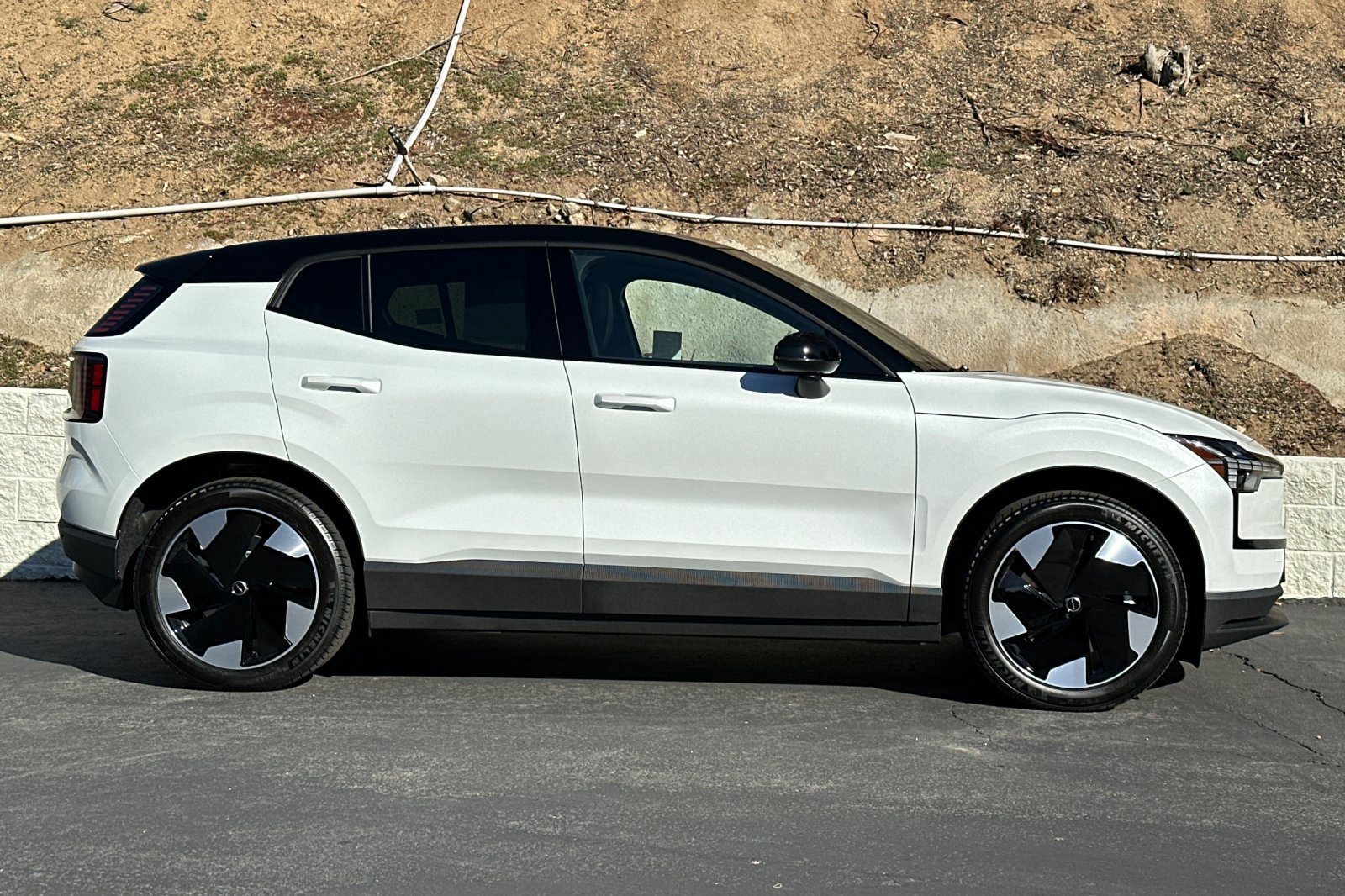 New 2026 Volvo EX30 Plus w/ Climate Package image 4