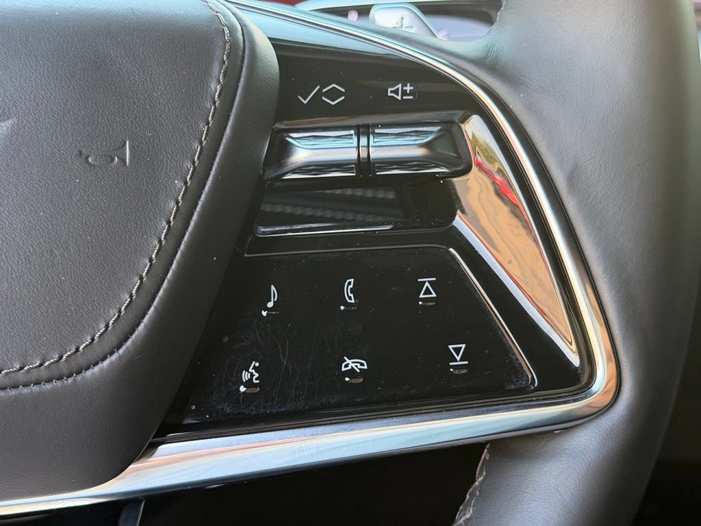 Used 2025 Cadillac Escalade ESV V AWD/4WD image 25