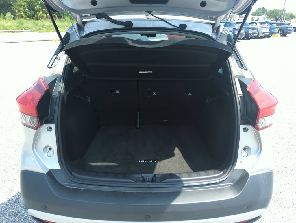 Used 2019 Nissan Kicks SR w/ SR Premium Package FWD image 29