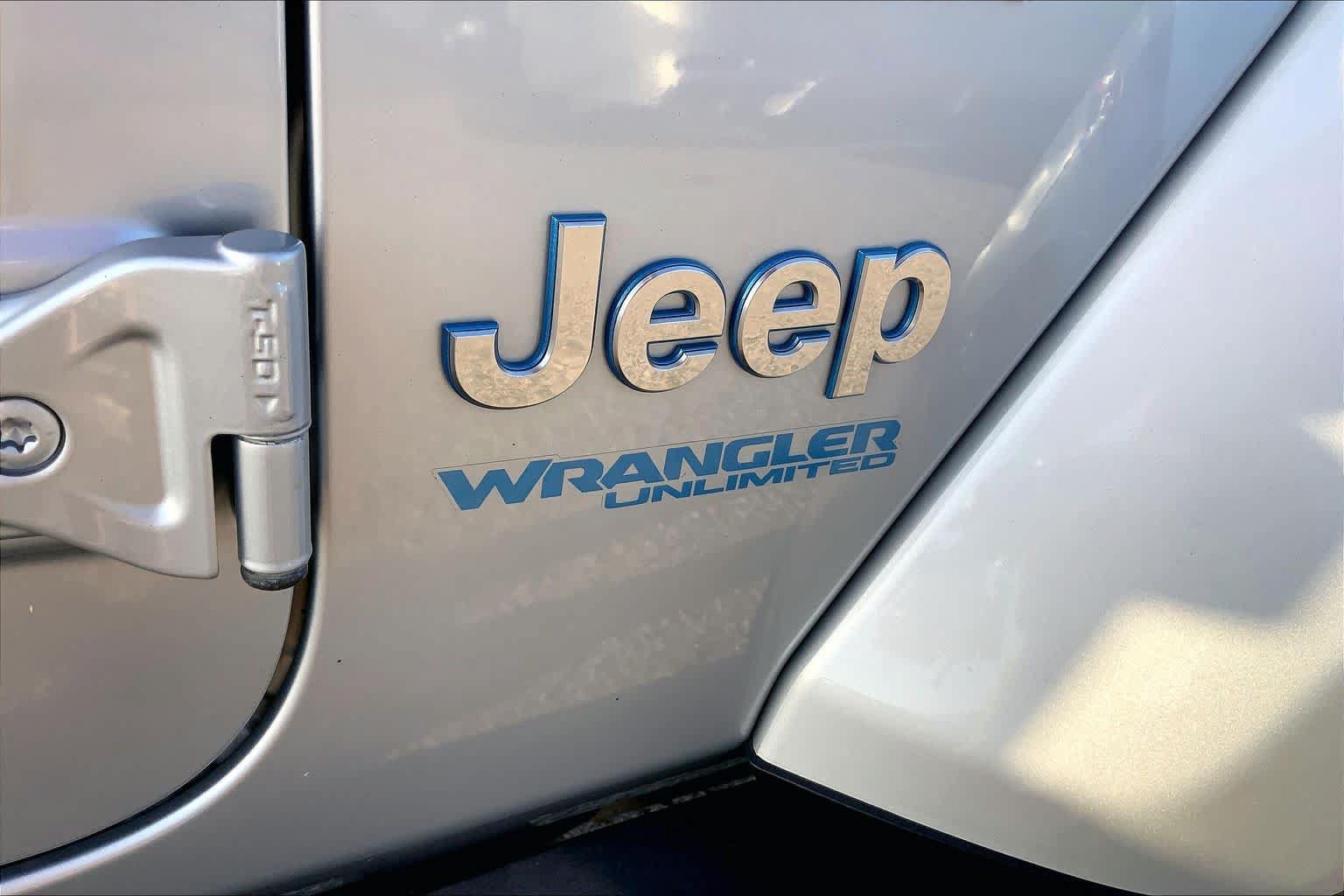 Used 2022 Jeep Wrangler Unlimited Sahara w/ Cold Weather Group AWD/4WD image 10