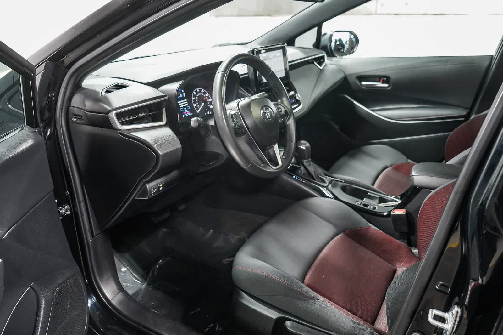 Used 2024 Toyota Corolla SE w/ SE Premium Package FWD image 18