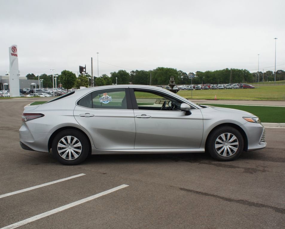 Used 2024 Toyota Camry LE FWD image 19