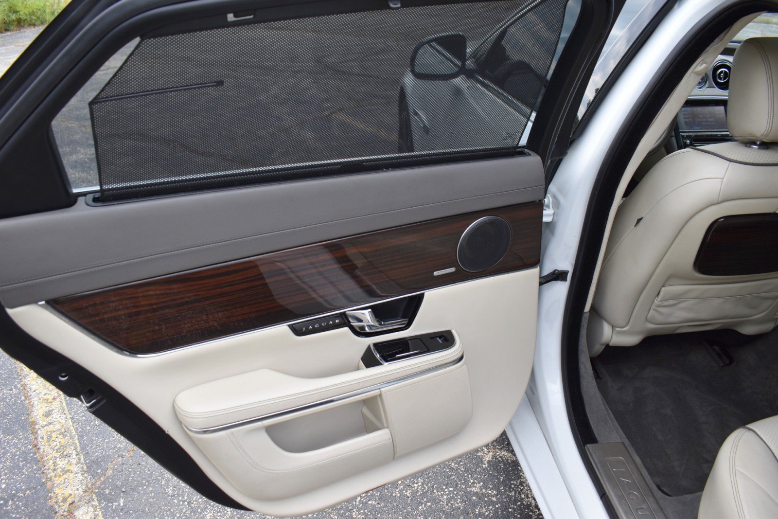 Used 2011 Jaguar XJ L RWD image 36