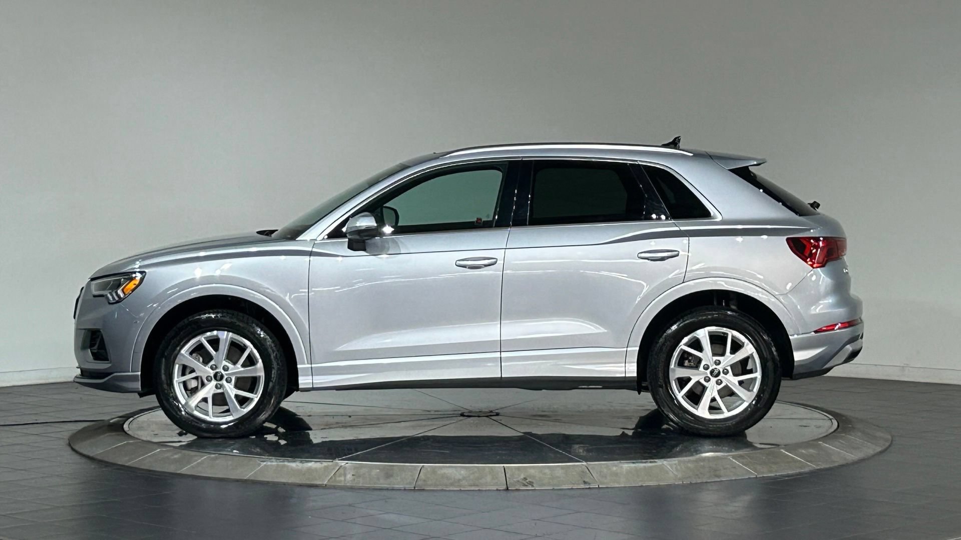 Used 2024 Audi Q3 2.0T Premium Plus AWD/4WD image 6