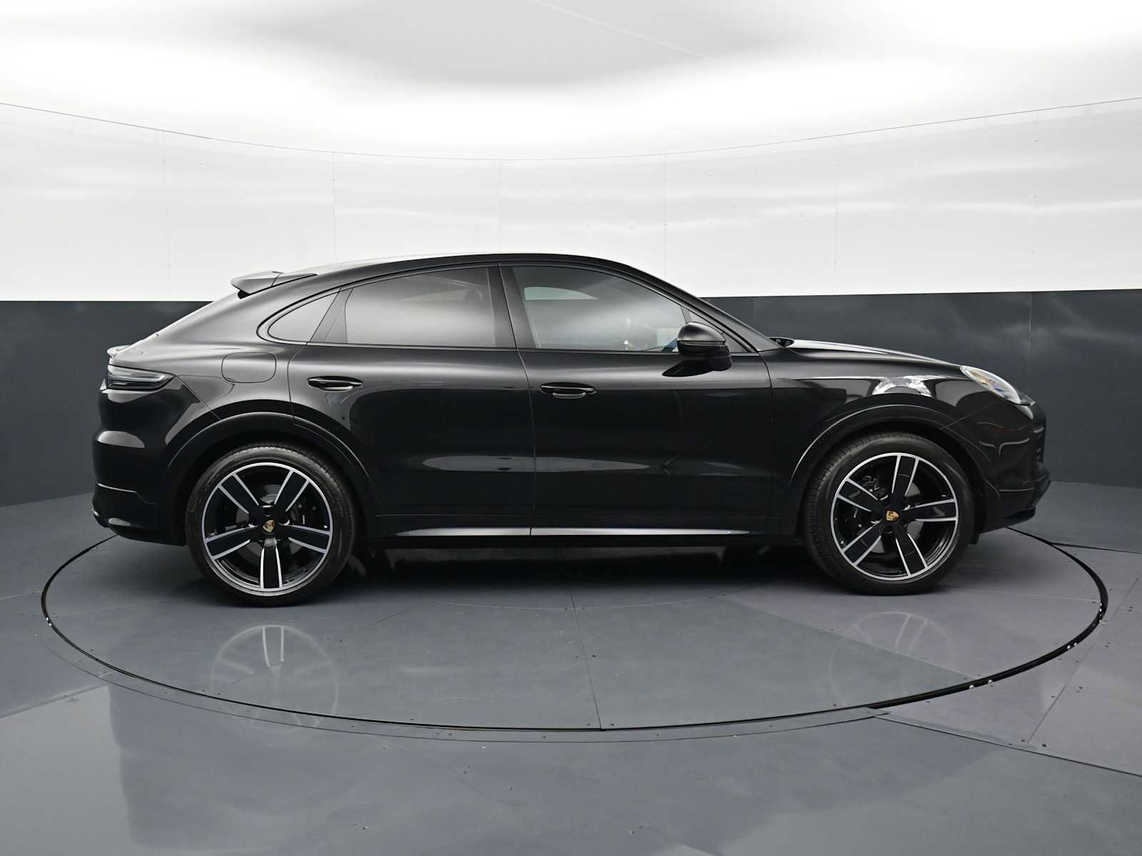 Certified 2023 Porsche Cayenne GTS AWD/4WD image 29