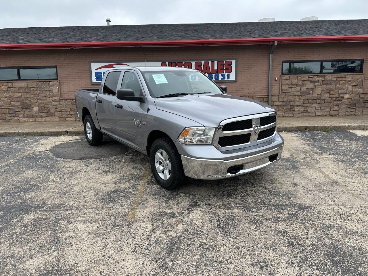 Used 2024 RAM 1500 4x4 Crew Cab Classic w/ Chrome Appearance Group image 2