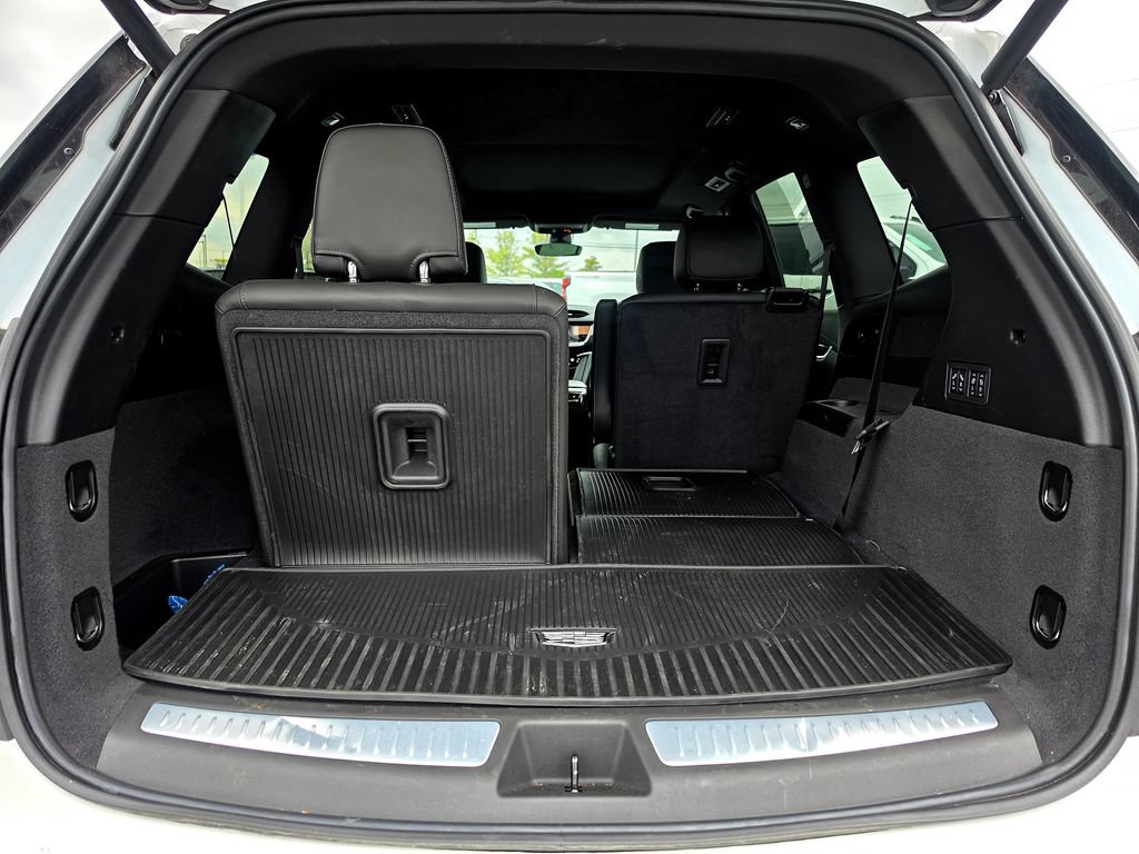 Used 2025 Cadillac XT6 Sport w/ LPO, Floor Liner Package AWD/4WD image 9