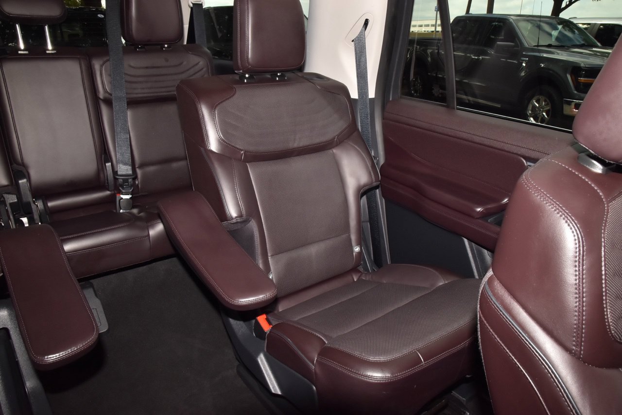 Used 2025 Ford Expedition Max Platinum w/ Platinum Ultimate Package AWD/4WD image 22