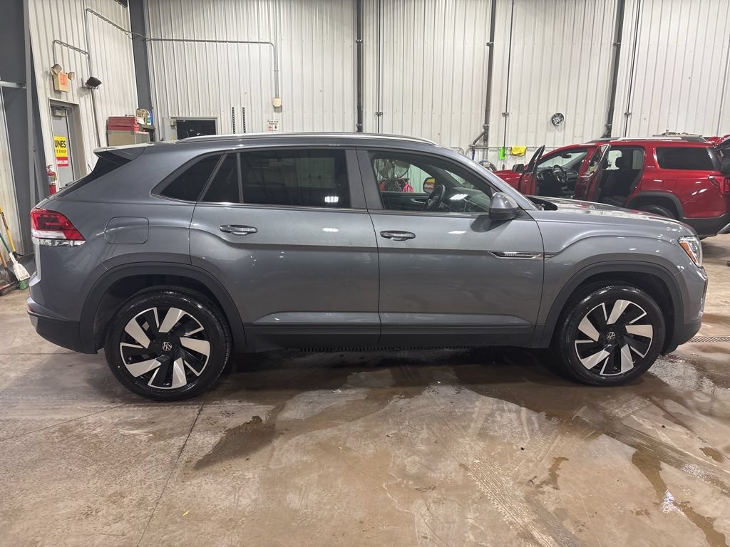 Used 2025 Volkswagen Atlas Cross Sport SE AWD/4WD image 13