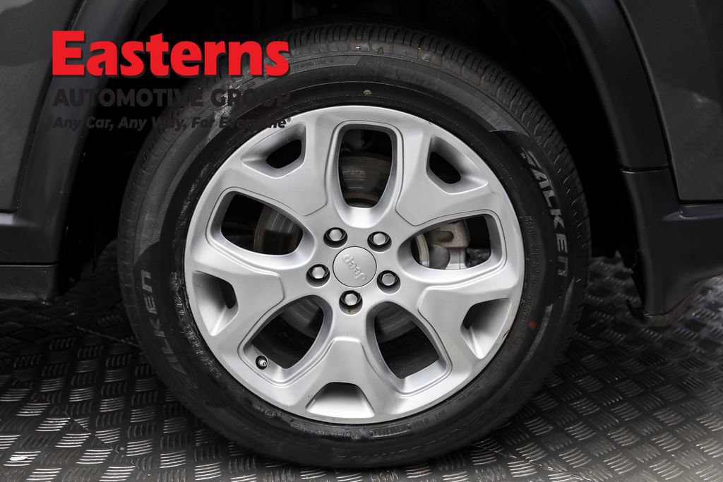 Used 2021 Jeep Compass Limited image 30