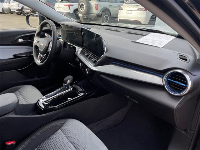 Used 2025 Chevrolet Trax LT w/ LT Convenience Package image 44