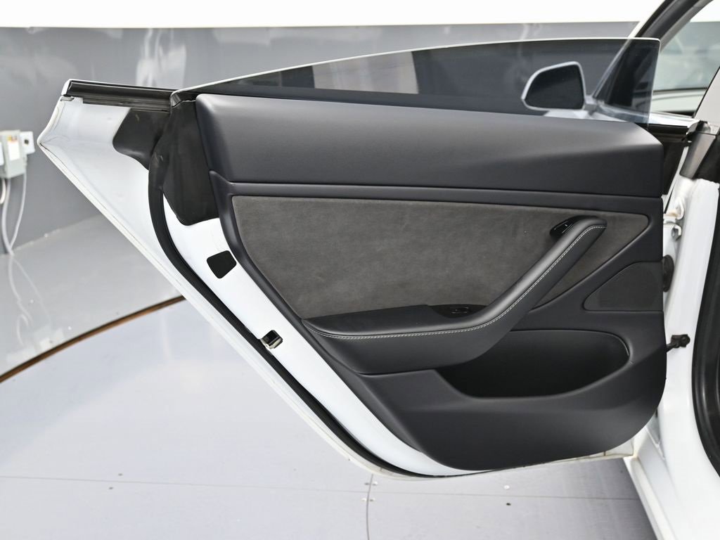 Used 2019 Tesla Model 3 Standard Range Plus image 41