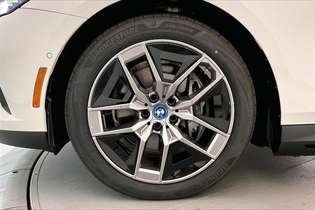 New 2025 BMW i5 xDrive40 w/ Premium Package image 8