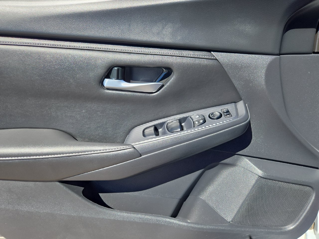 Used 2025 Nissan Sentra SV w/ All-Weather Package FWD image 26