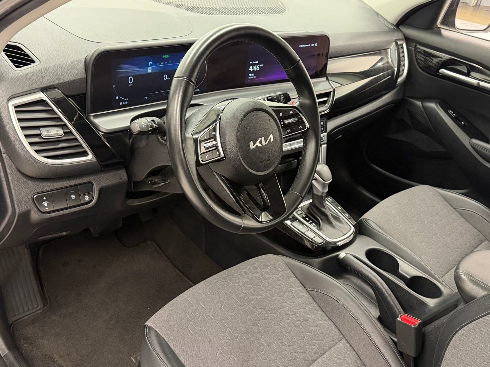 Used 2024 Kia Seltos S AWD/4WD image 3