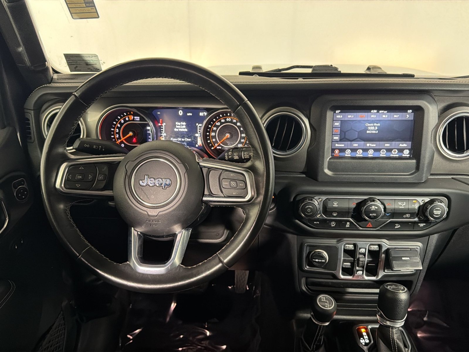 Used 2018 Jeep Wrangler Unlimited Sahara AWD/4WD image 16