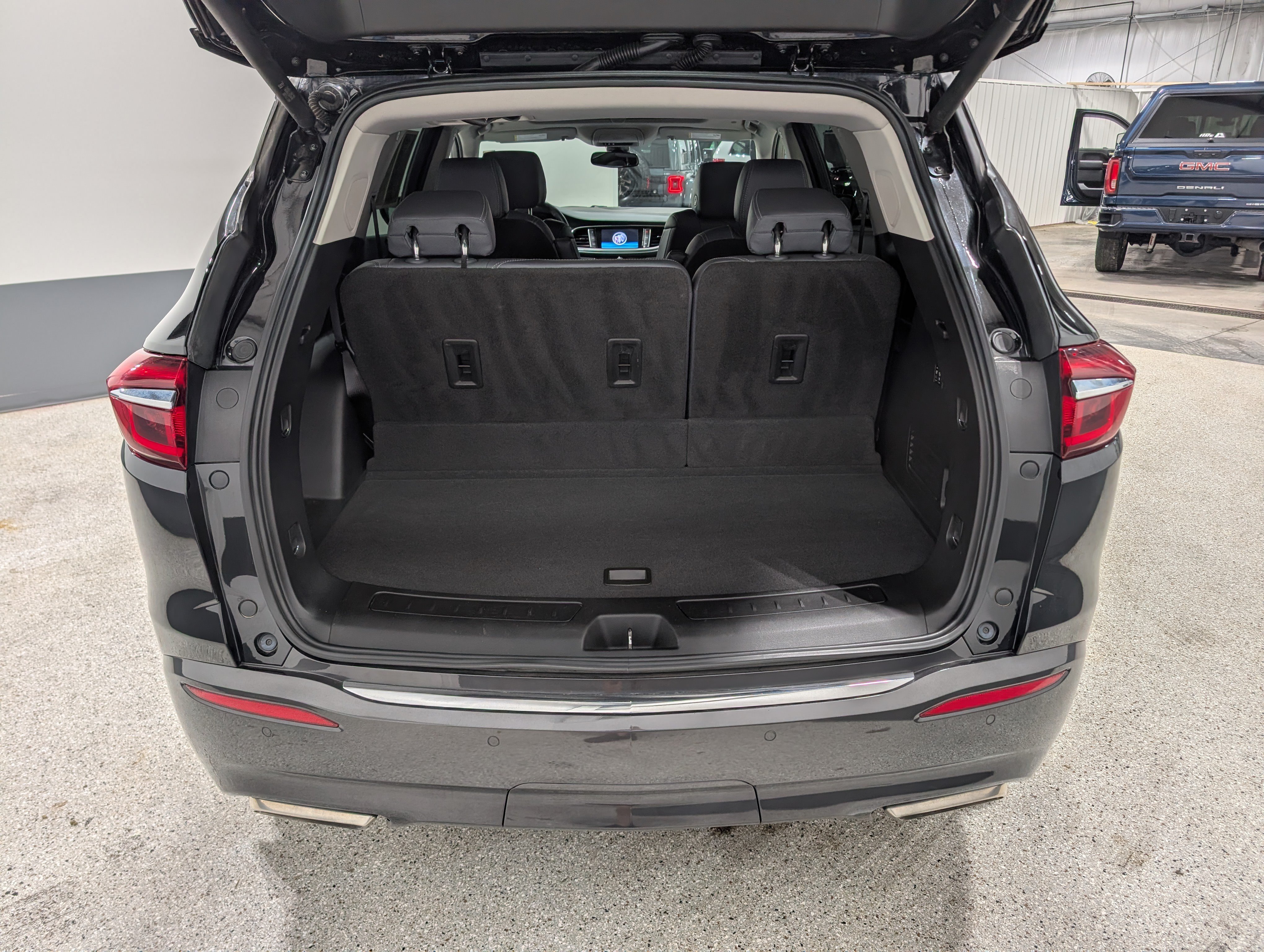 Used 2020 Buick Enclave Premium w/ Sun and Sites Package AWD/4WD image 17