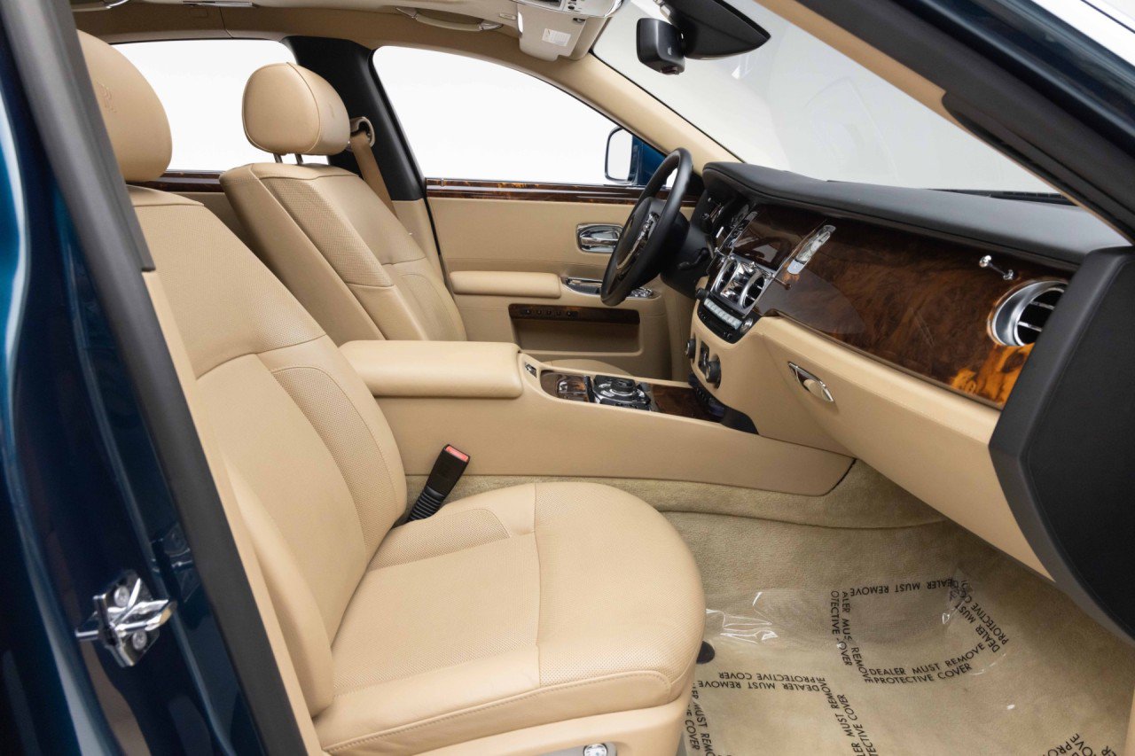 Used 2010 Rolls-Royce Ghost RWD image 28