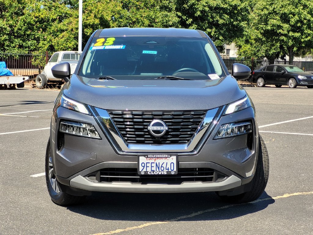 Used 2023 Nissan Rogue SV FWD image 3