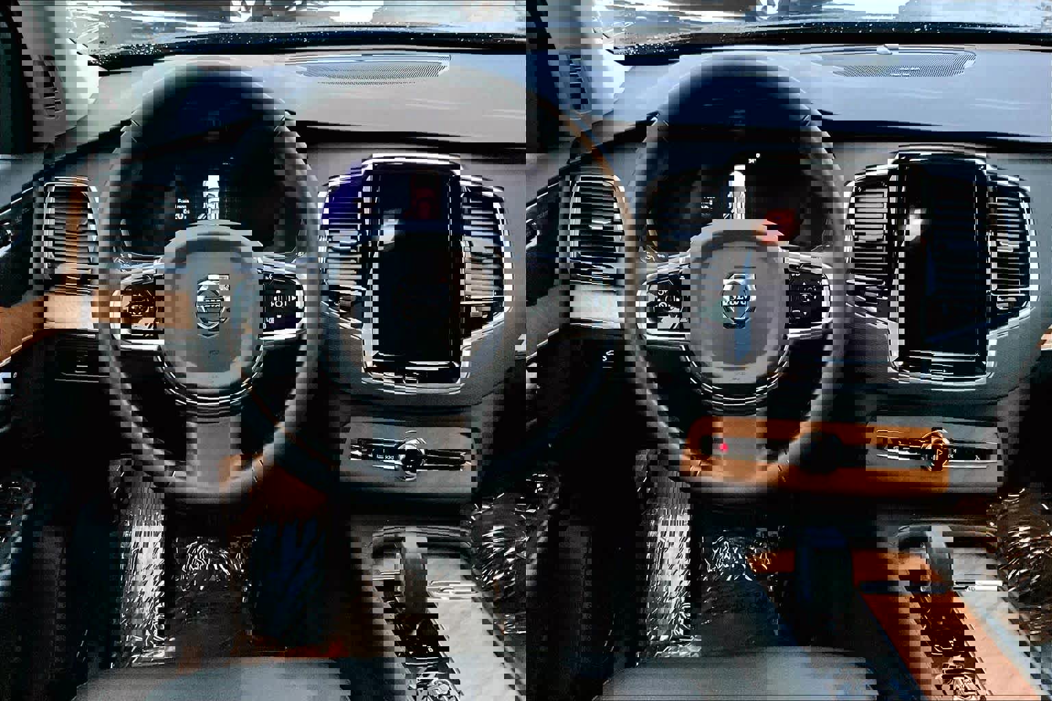 Certified 2024 Volvo XC90 B6 Plus w/ Protection Package Premier image 5