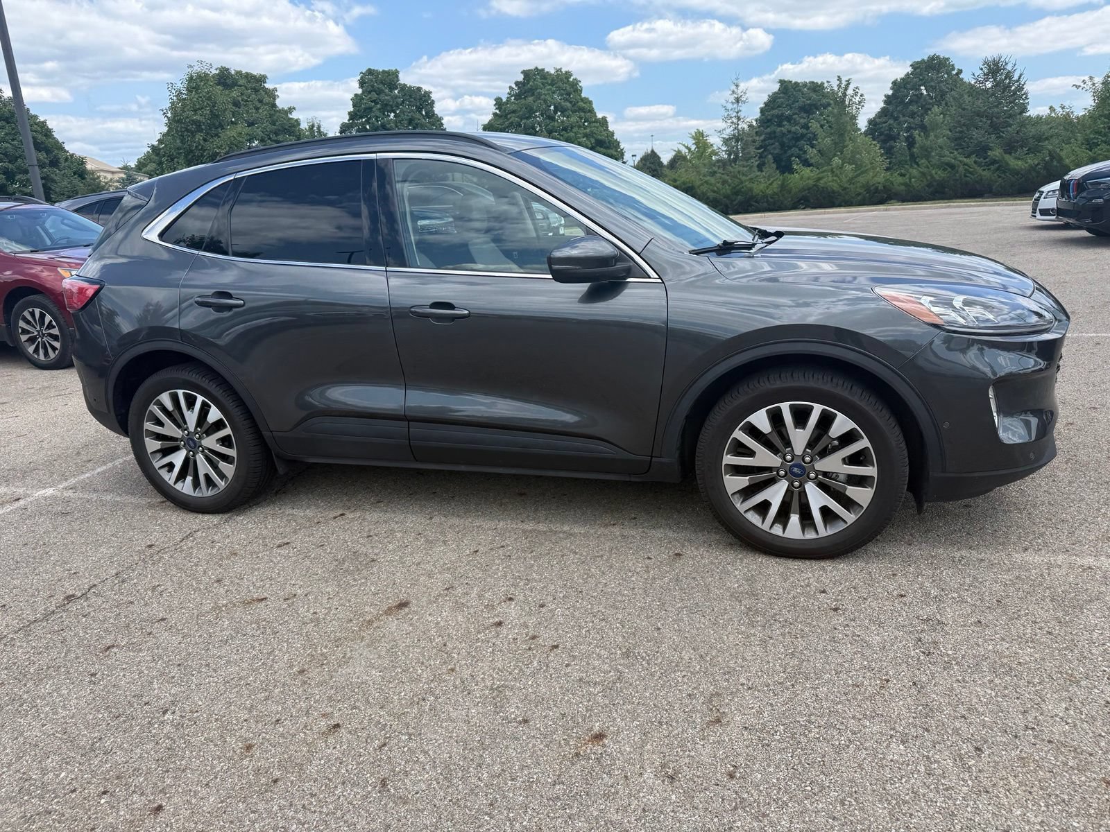 Used 2020 Ford Escape Titanium AWD/4WD image 4