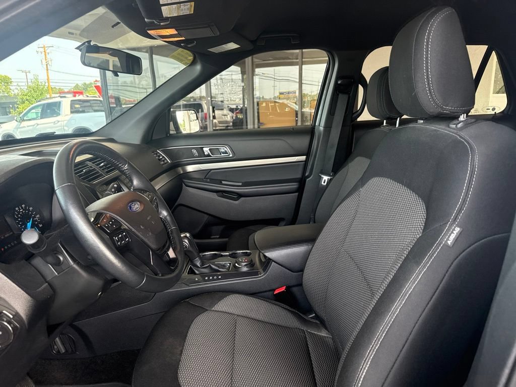 Used 2018 Ford Explorer XLT AWD/4WD image 13