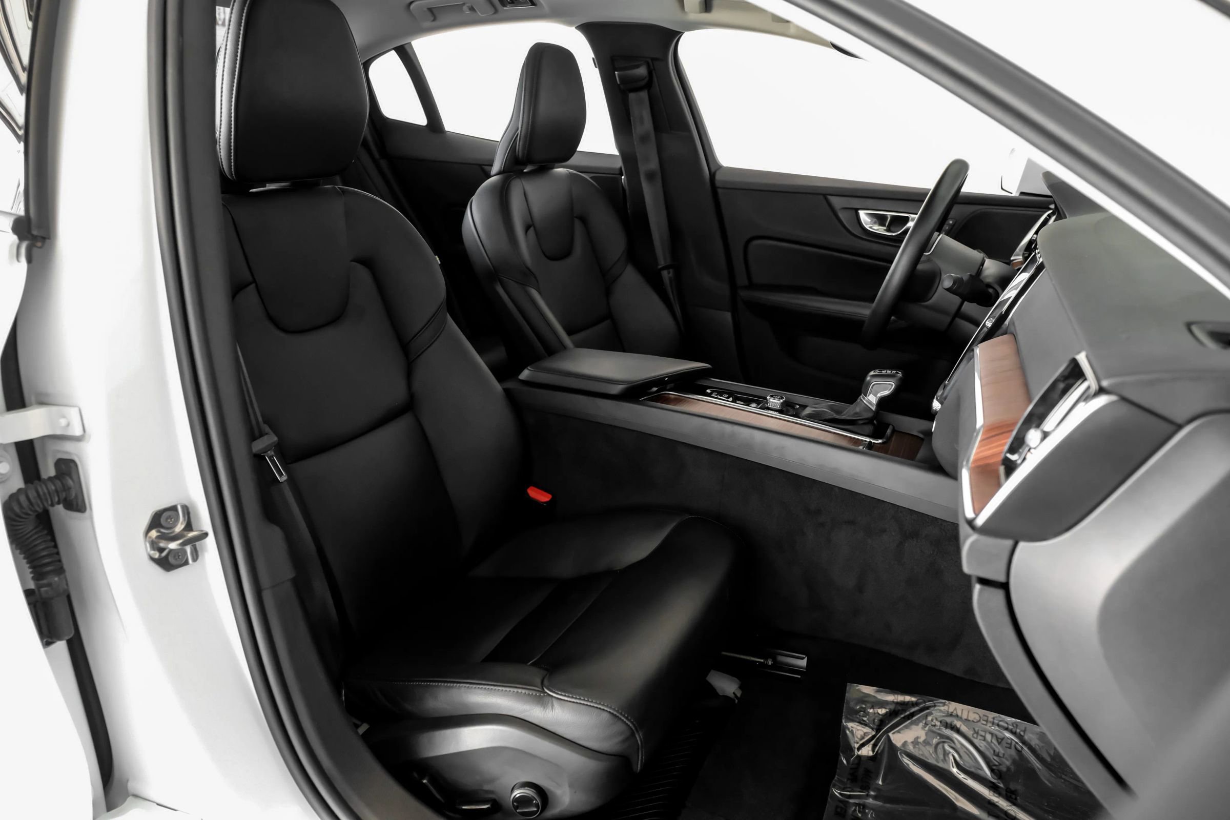 Used 2020 Volvo S60 T5 Momentum image 30