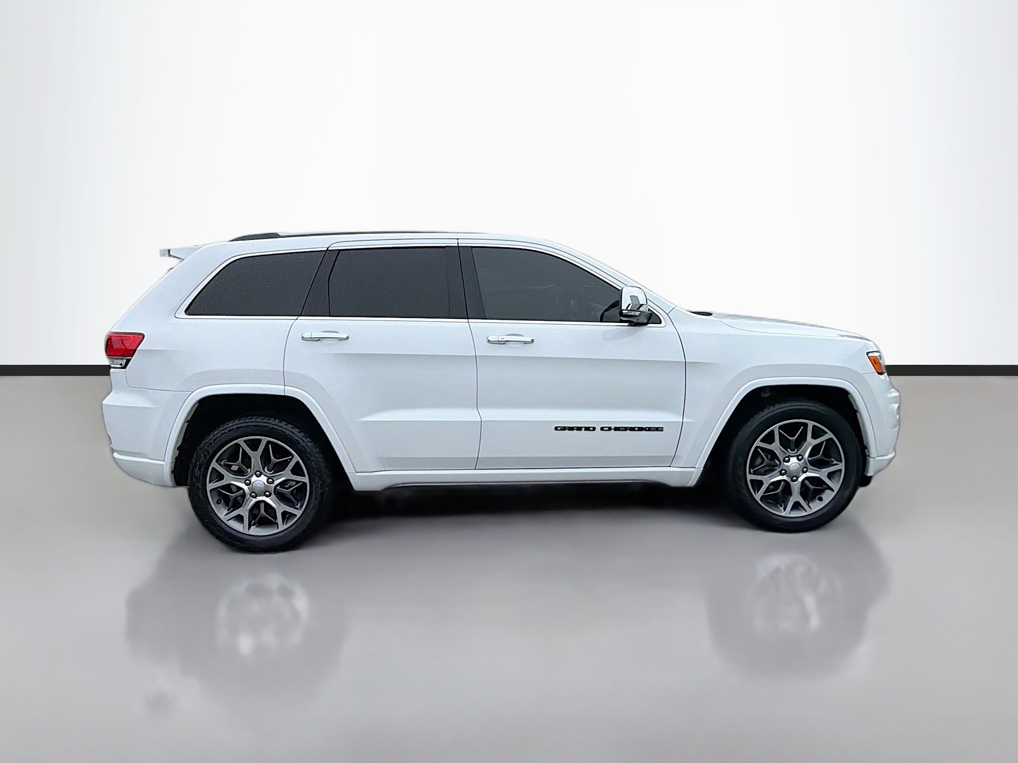 Used 2020 Jeep Grand Cherokee Overland image 2