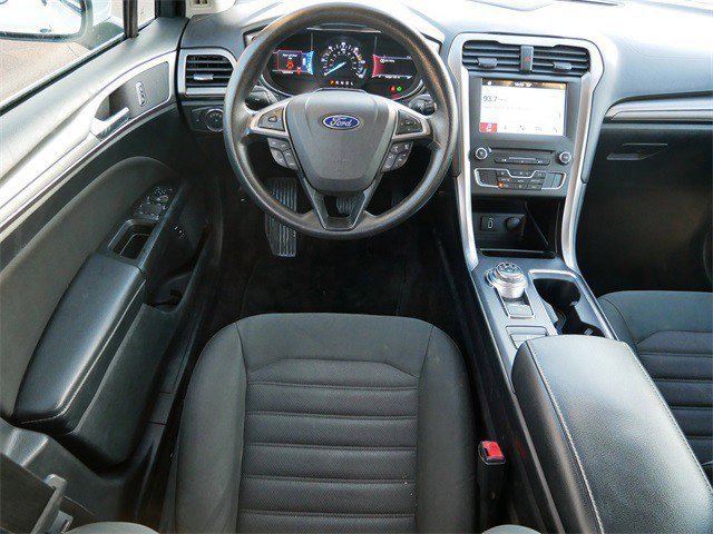 Used 2017 Ford Fusion SE image 10