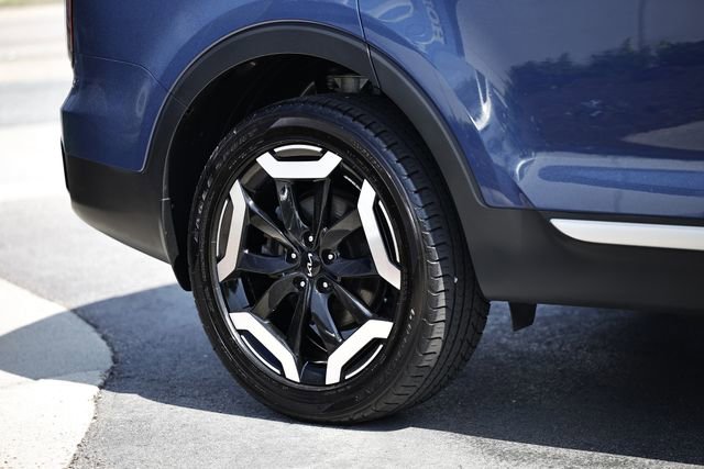 Used 2024 Kia Telluride EX w/ EX Captain's Chair Package AWD/4WD image 12