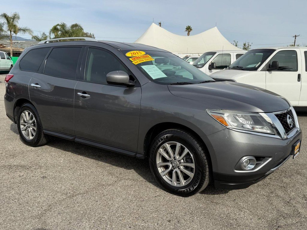 Used 2015 Nissan Pathfinder SV image 3