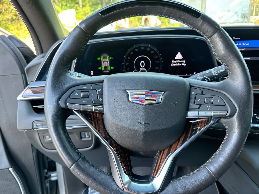 Used 2023 Cadillac Escalade Premium Luxury RWD image 16