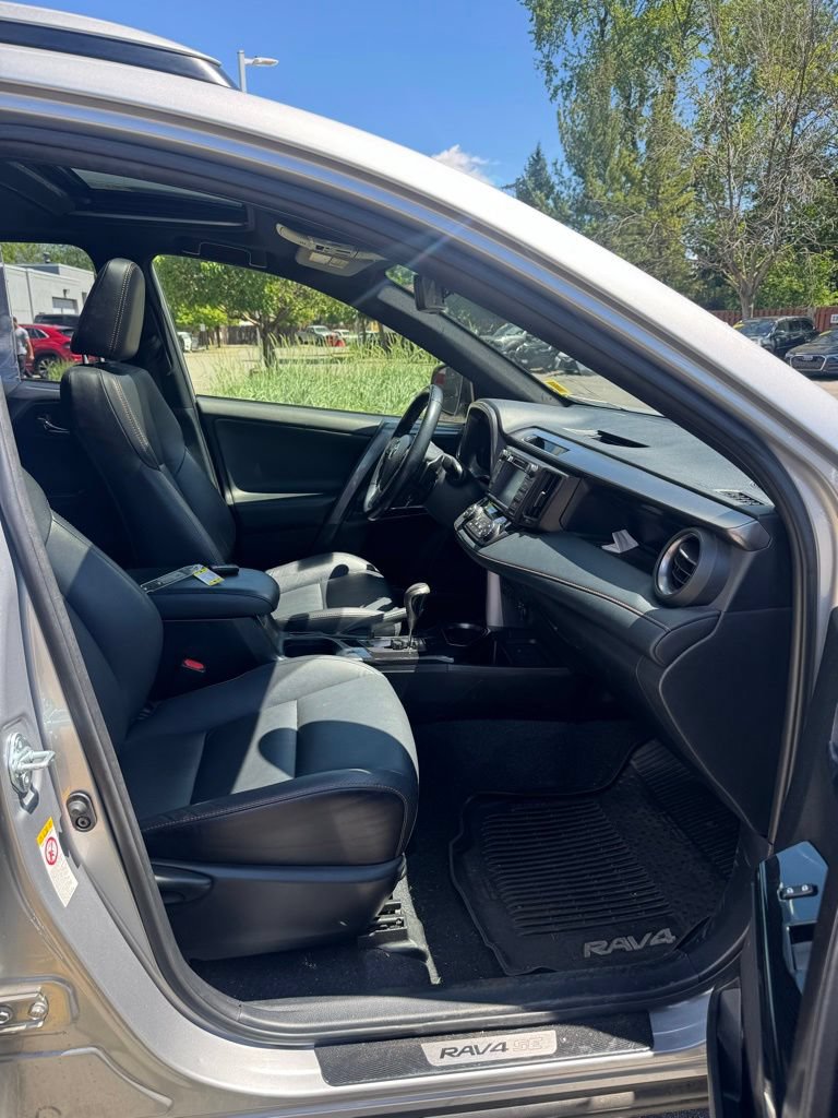 Used 2018 Toyota RAV4 SE w/ Power Extra Value Package AWD/4WD image 20