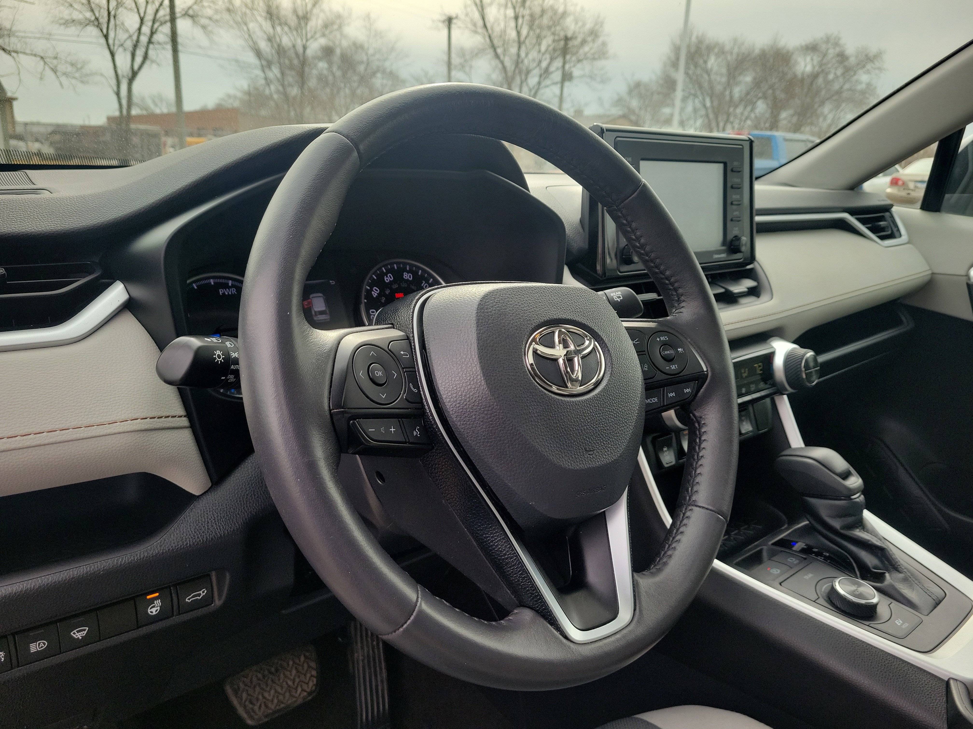 Used 2021 Toyota RAV4 XLE w/ Convenience Package image 16