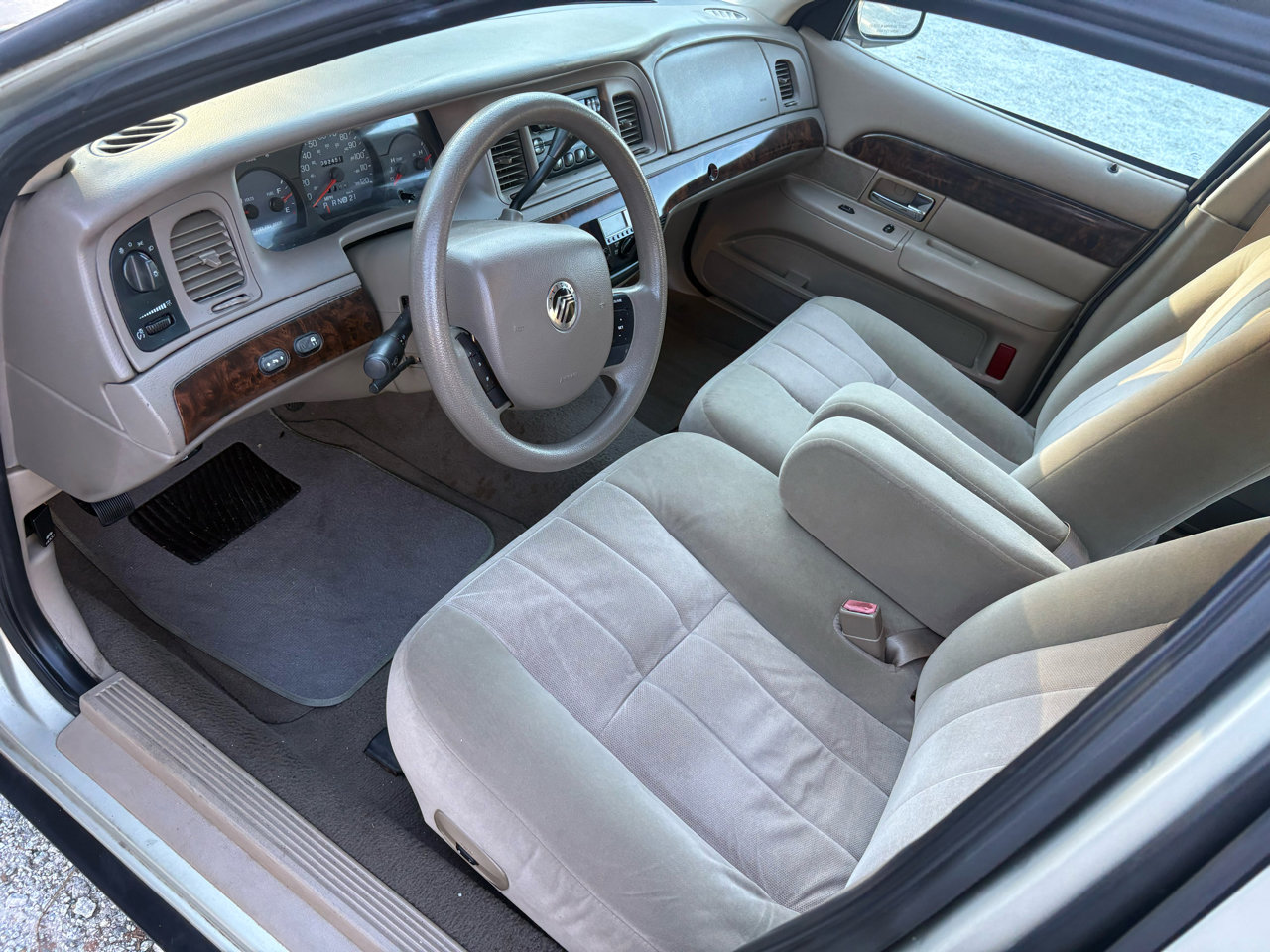 Used 2005 Mercury Grand Marquis GS image 8