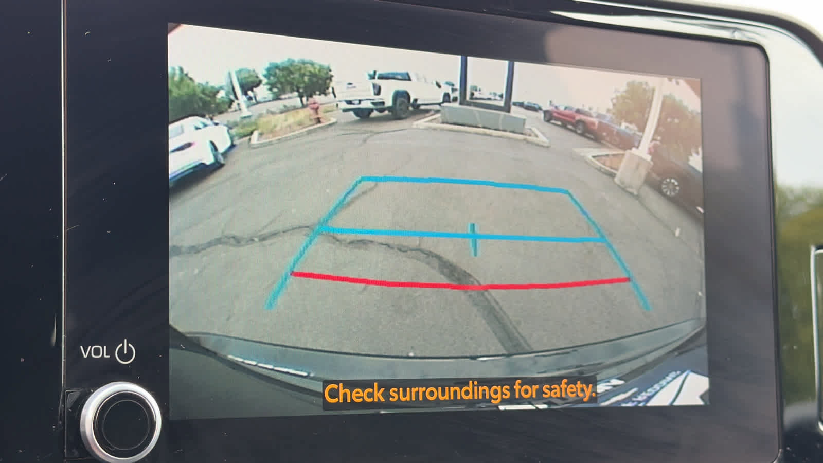 Used 2025 Toyota Highlander LE FWD image 16