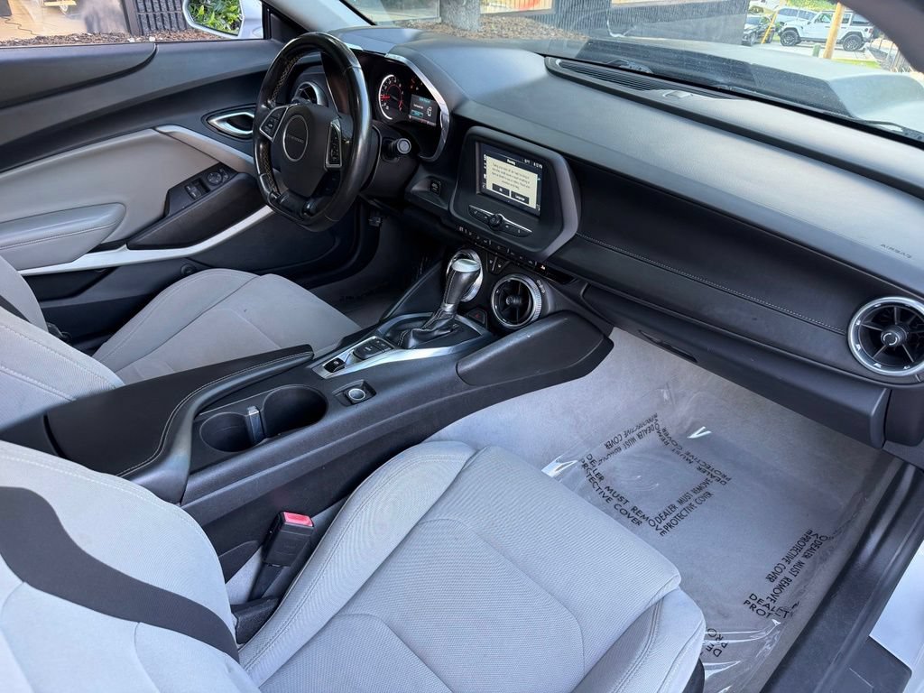 Used 2018 Chevrolet Camaro LT RWD image 31