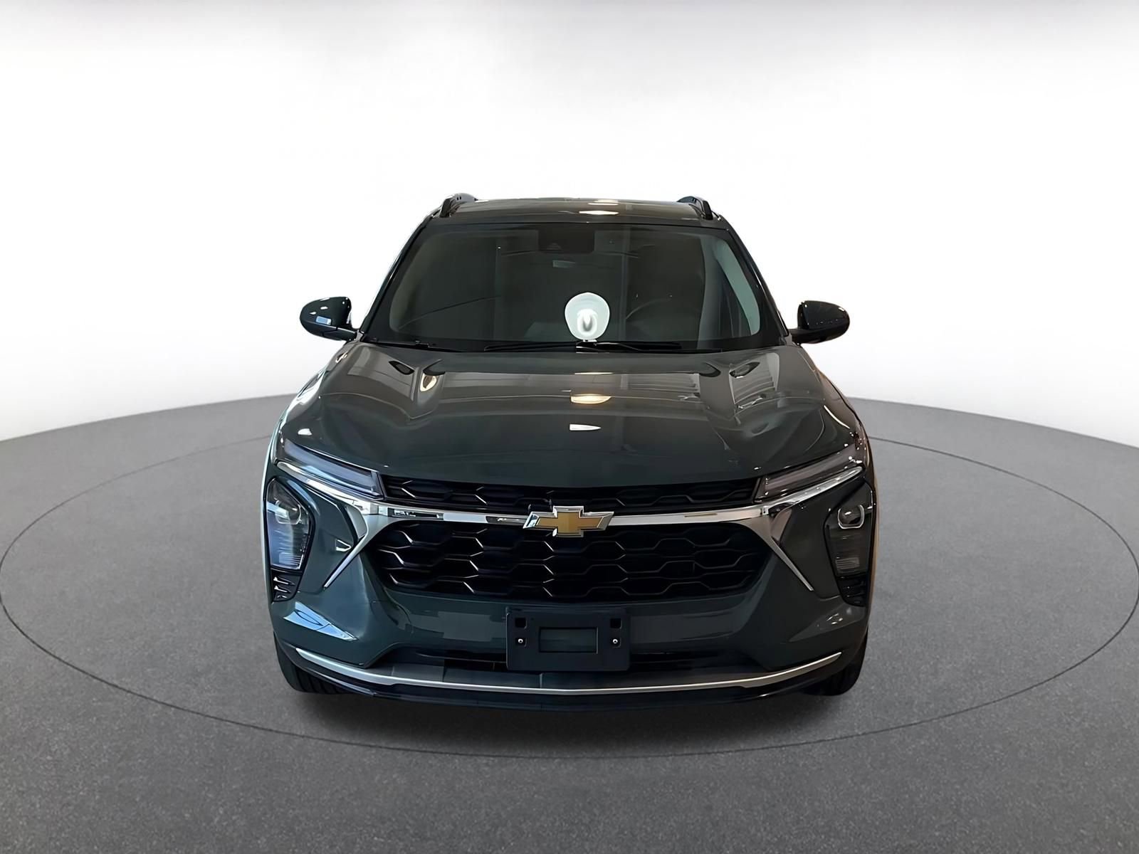 Used 2025 Chevrolet Trax LT w/ LT Convenience Package image 4