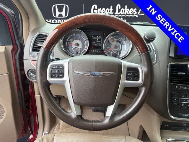 Used 2014 Chrysler Town & Country Limited w/ Trailer Tow Group FWD image 10