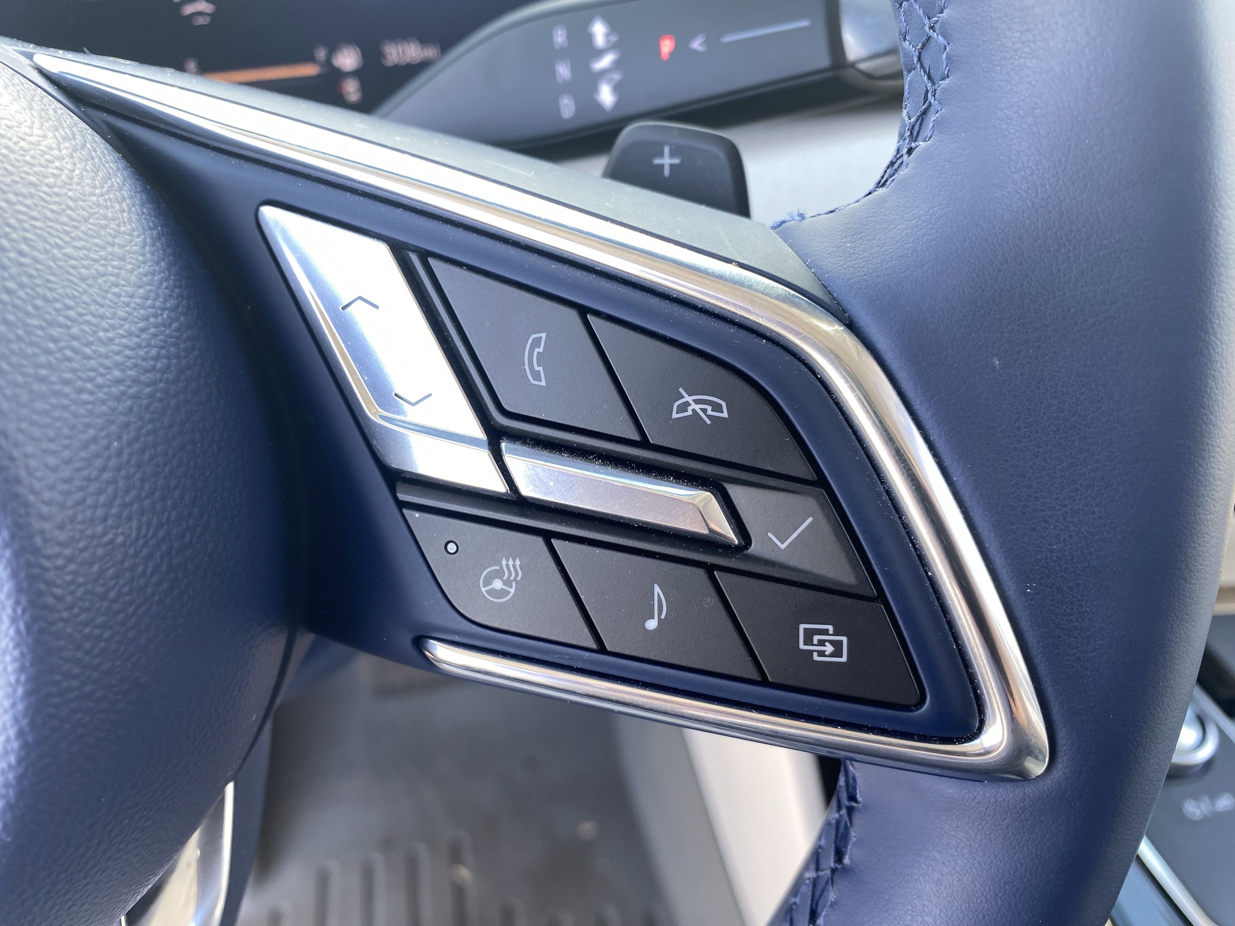 Used 2025 Buick Enclave Avenir FWD image 30