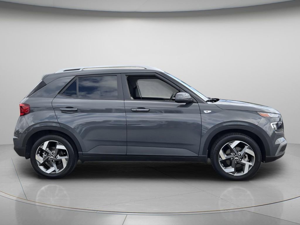 Certified 2024 Hyundai Venue SEL FWD image 4